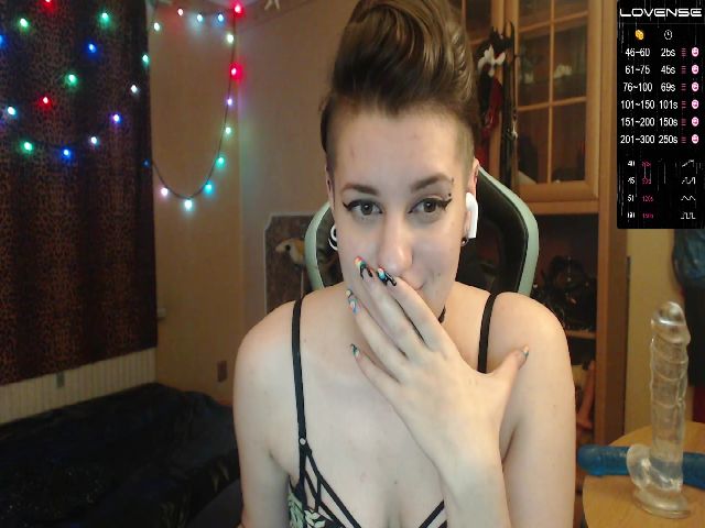 Live sex webcam photo for JollyMolly #271111472