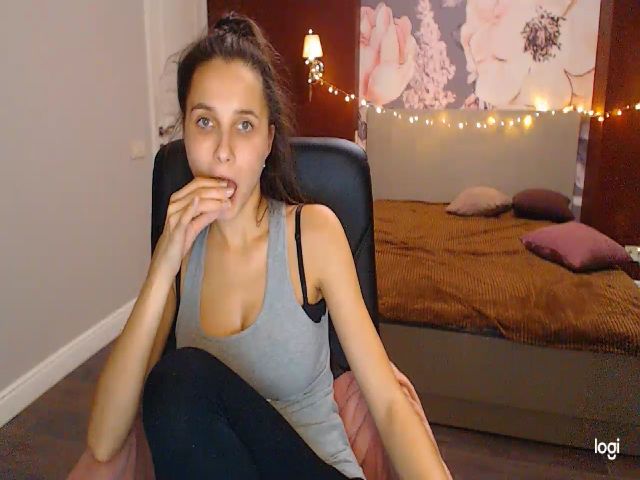Live sex webcam photo for Emmy_Gray #271105842