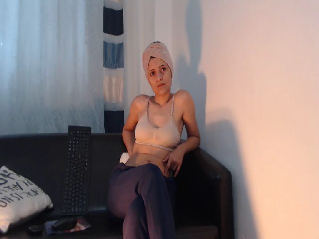 Live sex webcam photo for MishaMarie #271102128