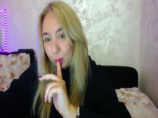 Live sex webcam photo for VCutiexxx #271109915