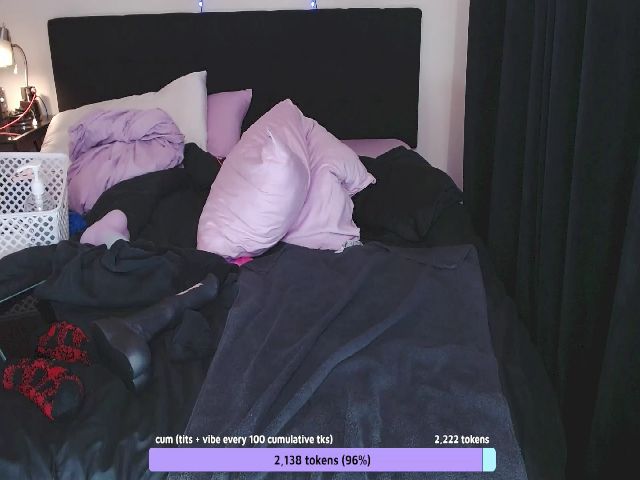 Live sex webcam photo for moonlitfox #271106261