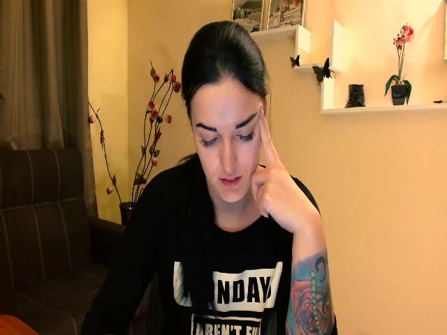 Live sex webcam photo for NikkiLeppard #271098788