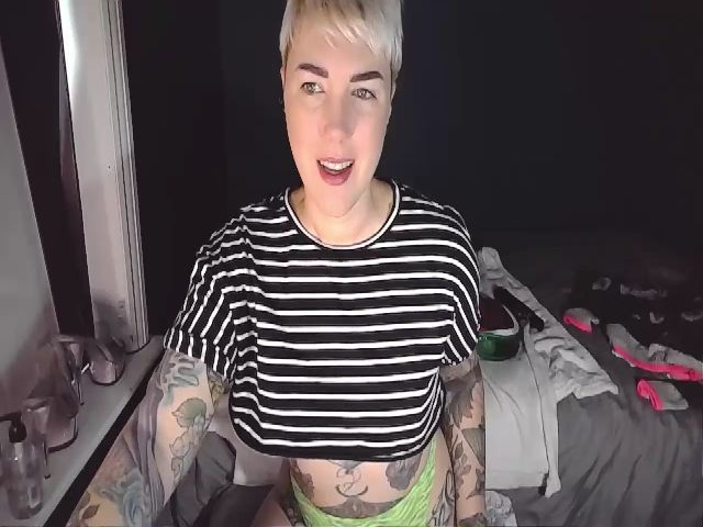 Live sex webcam photo for MissCharliex #271102361