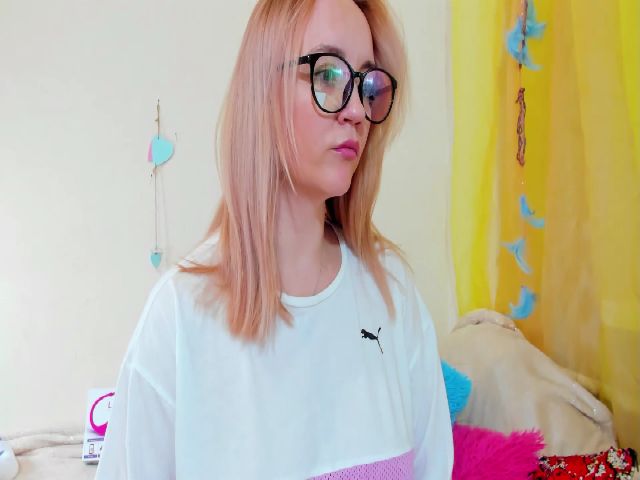 Live sex webcam photo for LaraFoxx #271104587