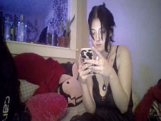 Live sex webcam photo for MissViollette #271099520