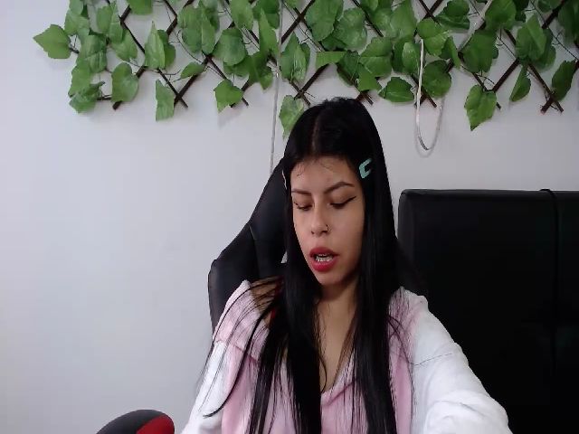 Live sex webcam photo for Miiaafox #271105349