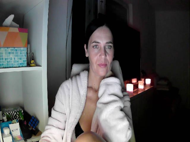 Live sex webcam photo for Beatrice_18 #271111309