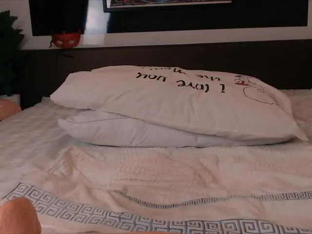 Live sex webcam photo for LucyNuty #271099754