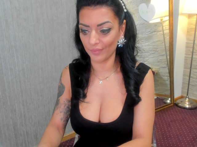 Live sex webcam photo for ElisaBaxter #288020091