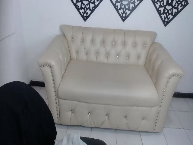 Live sex webcam photo for Messy_Mommy4u #271107233