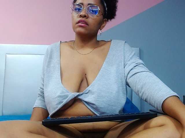 Live sex webcam photo for CorinaStone #271095884