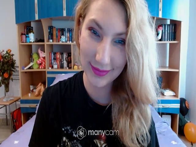 Live sex webcam photo for ClumzyNimpho #271102589