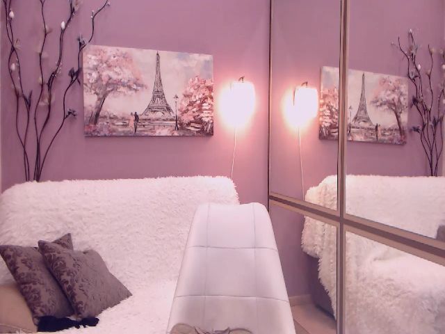 Live sex webcam photo for EwaXSweet #271099413