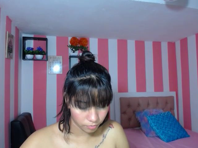 Live sex webcam photo for Leyla_20_ #271097023