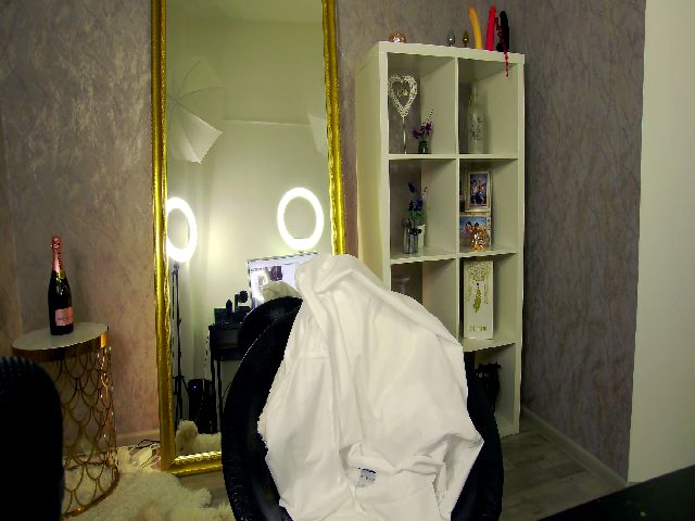 Live sex webcam photo for AlexisFawxx #271098734