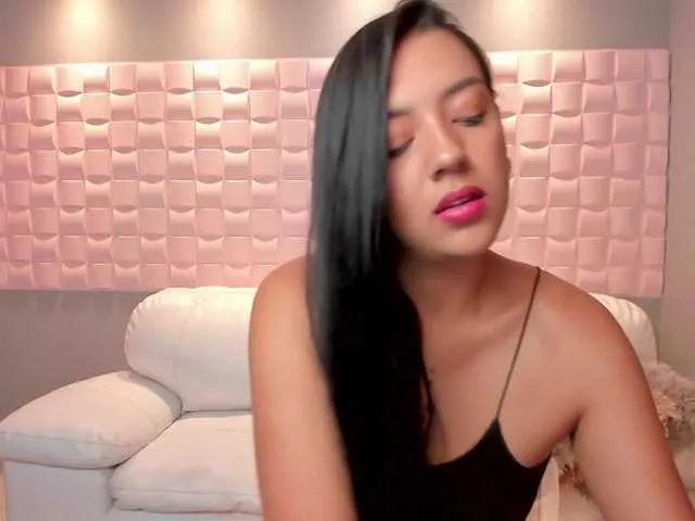 Live sex webcam photo for VictoriaP-1 #271107595