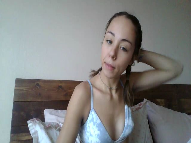 Live sex webcam photo for Honeyhaze1 #271107097