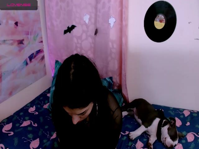 Live sex webcam photo for Luci_moon1 #271111324