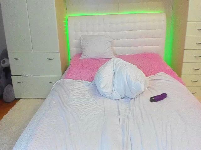 Live sex webcam photo for SofiaJoys #271098948