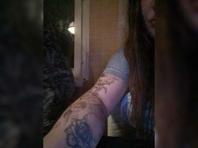 Live sex webcam photo for Little-kitty5 #271107515