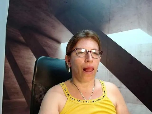 Live sex webcam photo for maturehot-1 #271112710