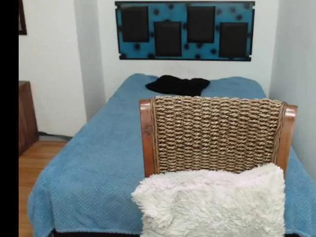 Live sex webcam photo for Chloe-Sweet69 #271113457