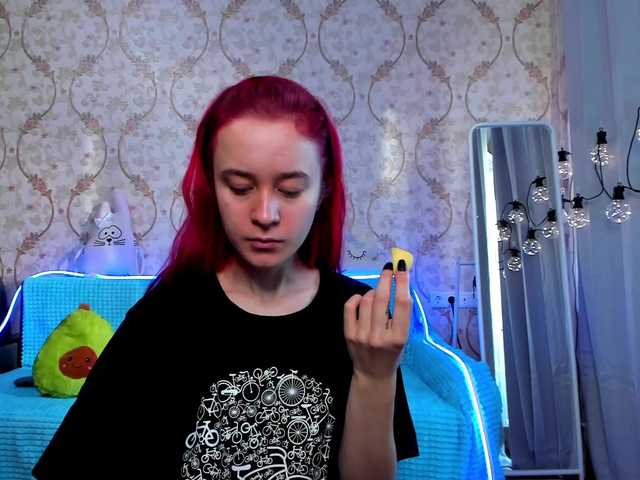 Live sex webcam photo for KiraLiLime #287990177