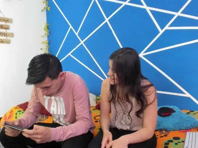 Live sex webcam photo for couplehorny21 #271122383