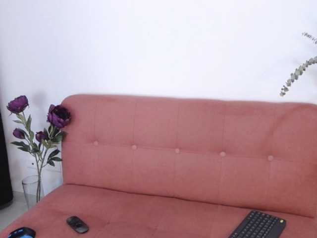 Live sex webcam photo for GigiSin #271112319