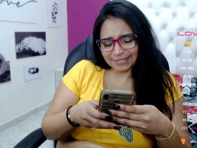 Live sex webcam photo for Secretalyson #271113379