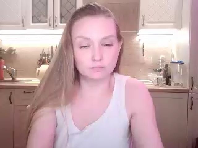 Live sex webcam photo for JaneGrey111 #271120560