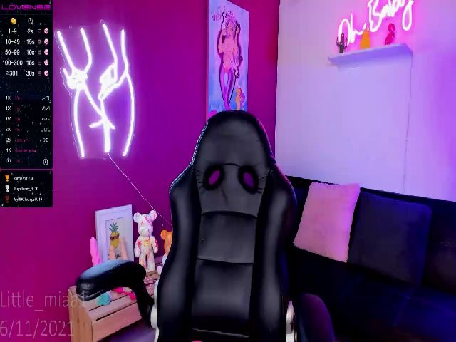 Live sex webcam photo for Little_Miaa1 #271114137