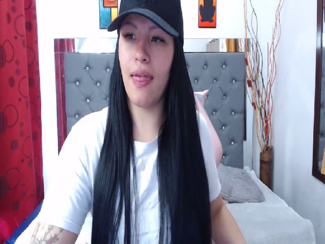 Live sex webcam photo for kloehotsexxxy #271121585