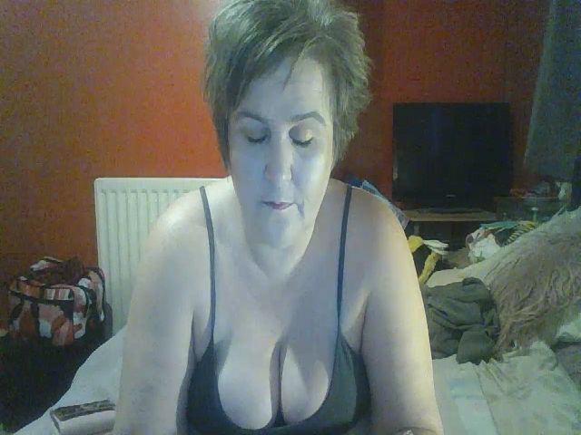 Live sex webcam photo for YUMMYMUMMY39 #271121457