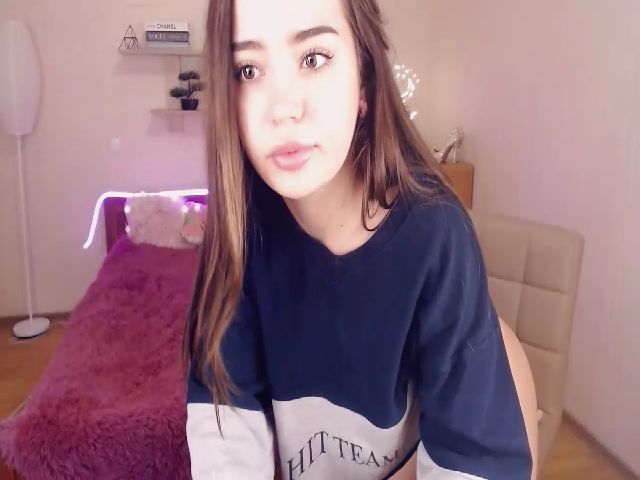 Live sex webcam photo for JessieBree #271117570