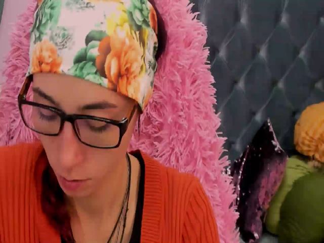 Live sex webcam photo for amyjune01 #271123857