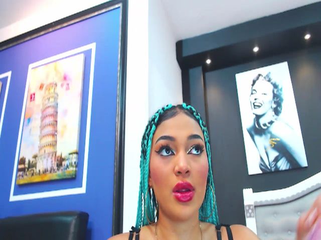 Live sex webcam photo for Scarlett_1801 #271121215