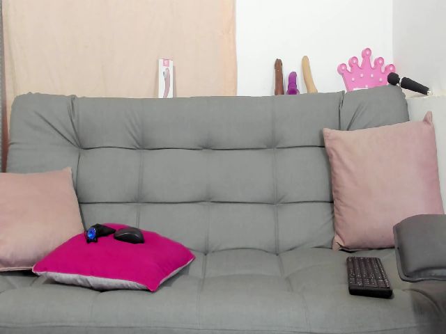 Live sex webcam photo for Violet21_ #271114636