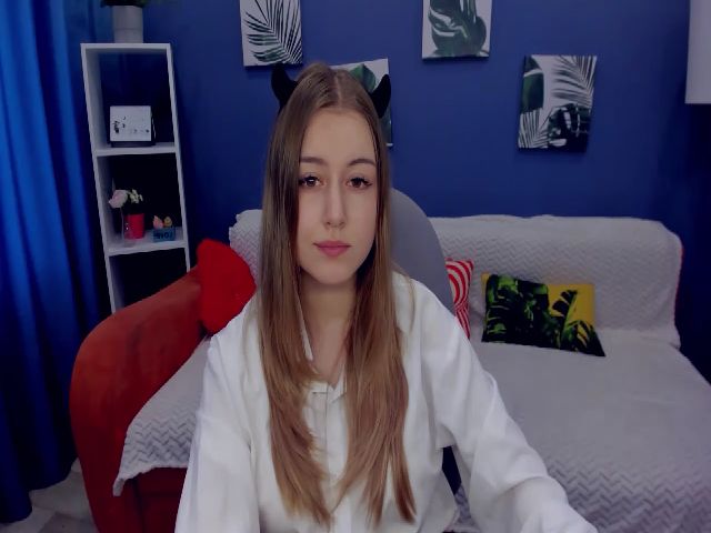 Live sex webcam photo for LorraineIce #271118308