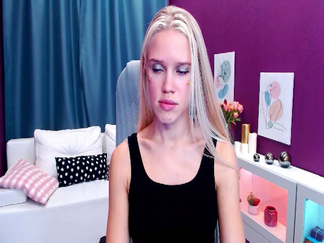 Live sex webcam photo for CassyRo #271121763