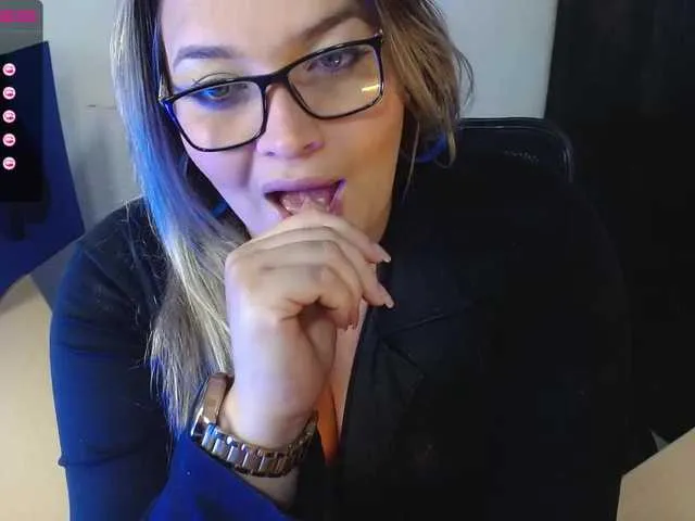 Live sex webcam photo for SaraReyes #271122503