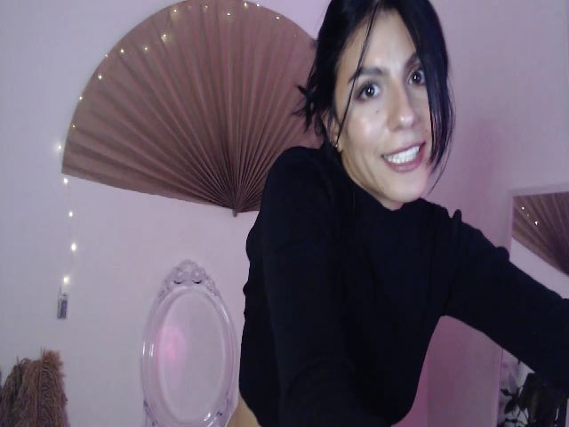 Live sex webcam photo for Lu_smiling #271115304