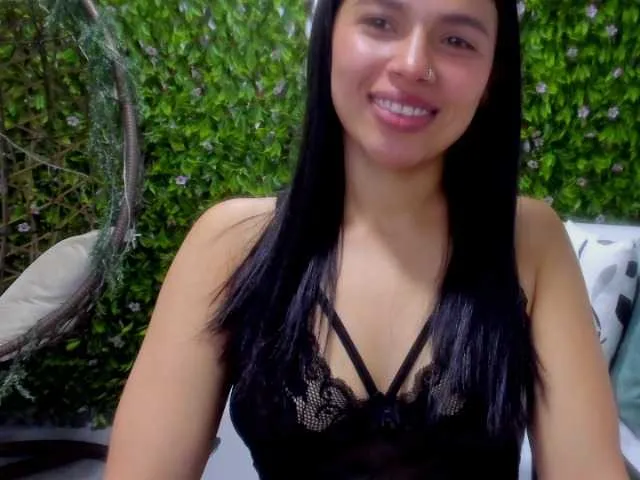 Live sex webcam photo for LeahScott #271119646