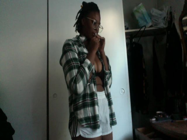 Live sex webcam photo for LunaNoire #271121723
