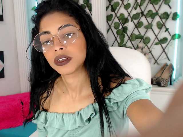 Live sex webcam photo for natalie-18 #271119367