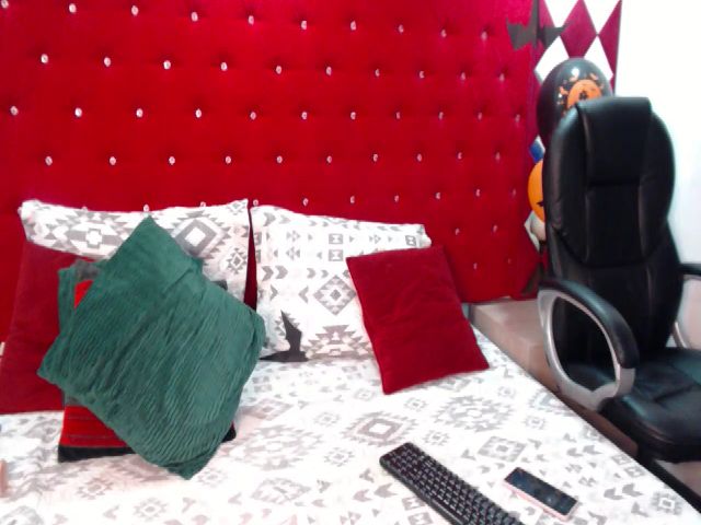 Live sex webcam photo for XKelly_Rowx #271115318