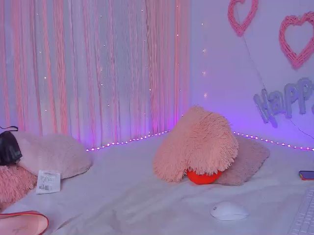 Live sex webcam photo for JessaRoss #271124552