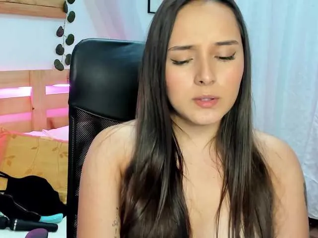 Live sex webcam photo for miacooper #271137072