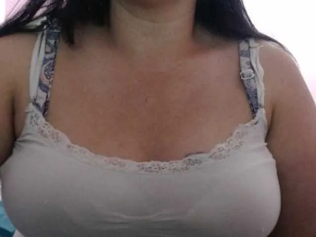 Live sex webcam photo for luzzyhot #271137070