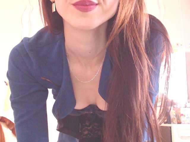 Live sex webcam photo for SexyQueen333 #271128990